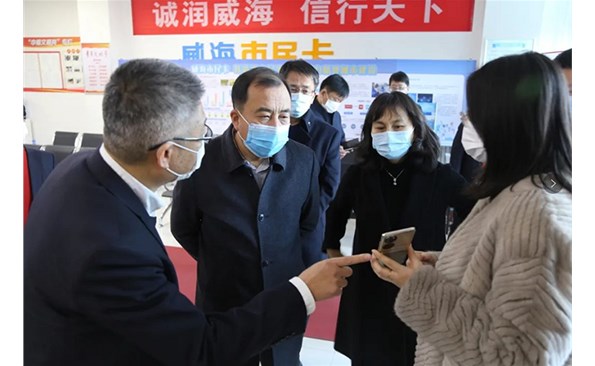 ������Ͷ�����߷�ο�ʽ���ʱ�����ظ�λ��һ��Ա��