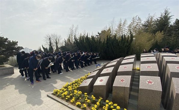 ����Ӣ�� �����ȷ桪��������Ͷ���ſ�չ������˼��Ӣ���˶�