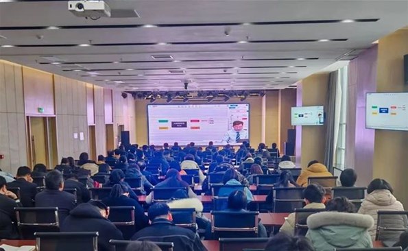 ����Ͷ����á���һ�ξ۽�AI����